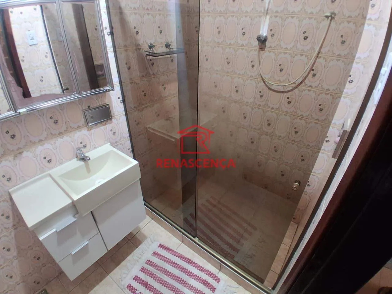 4-bedroom house with shared open-air pool access — photo 18