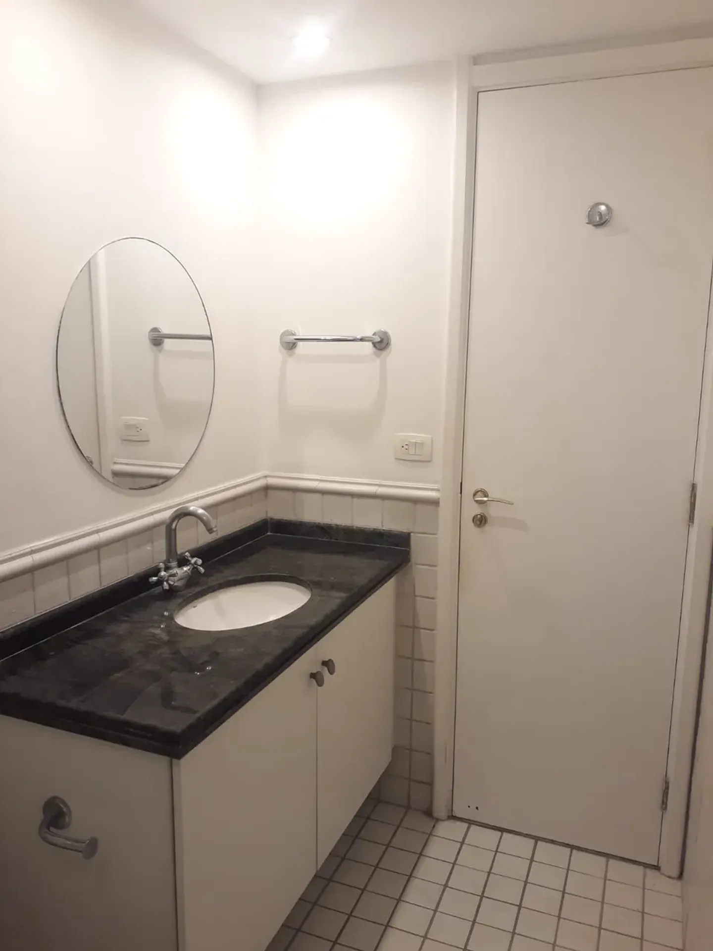 One-bedroom apartment with a water view — photo 13