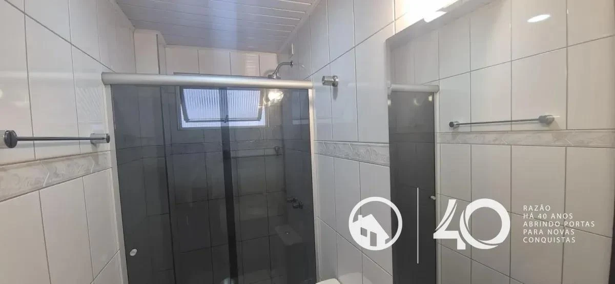 2-bedroom apartment with wood or laminate floors in Curitiba — photo 12
