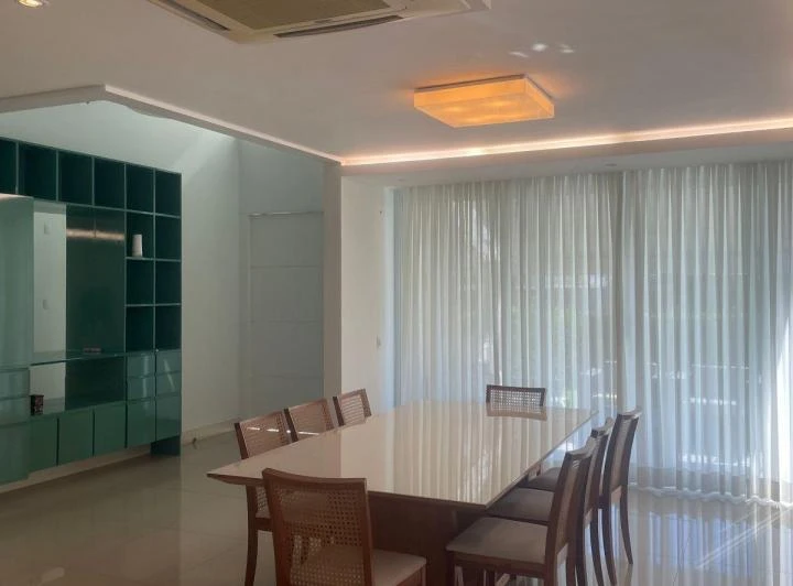 600 m² house with 5 en-suite bedrooms and 3 parking — photo 8