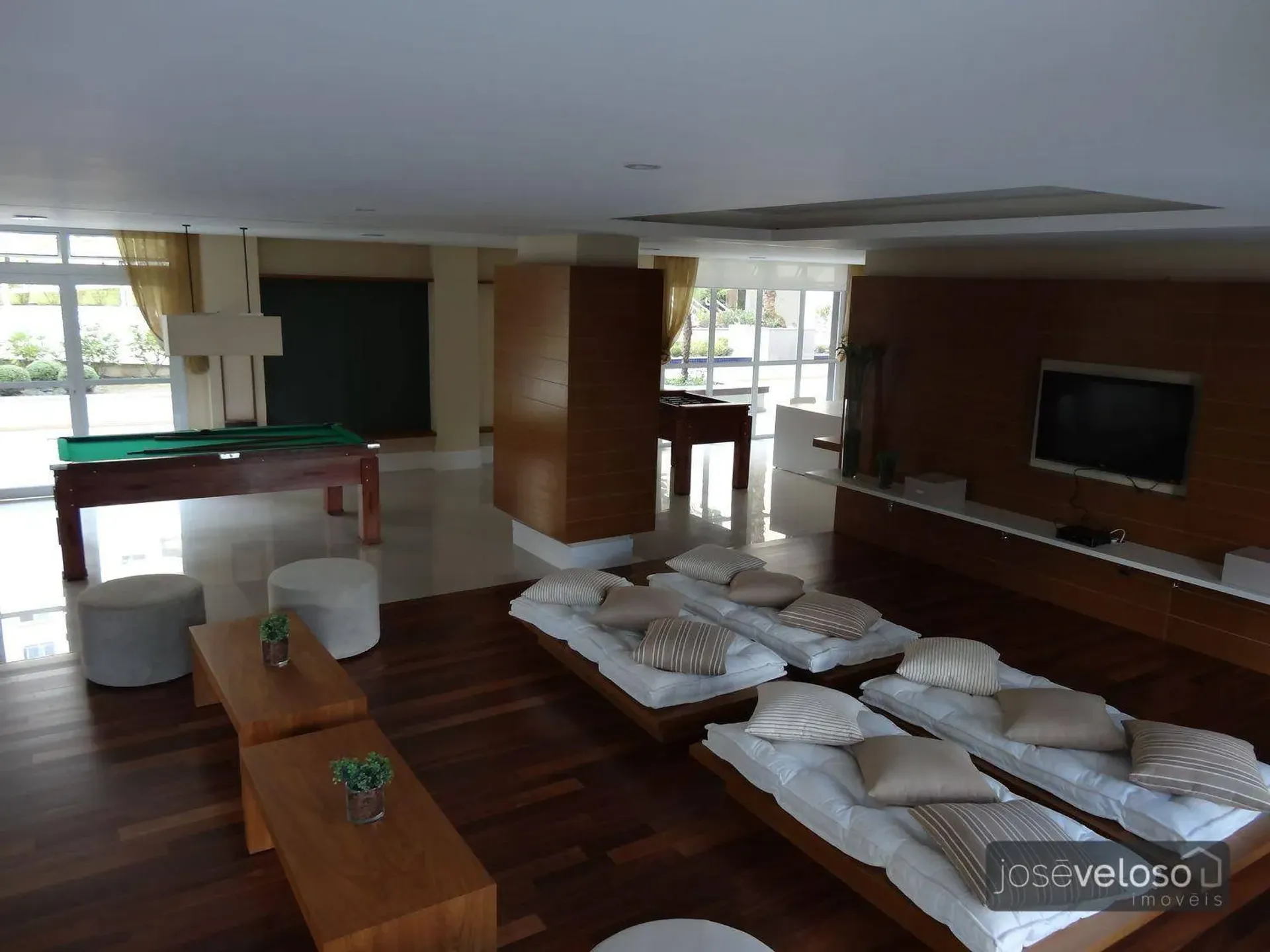 Apartment with open-plan kitchen and 4 bedrooms, 297 m² — photo 51