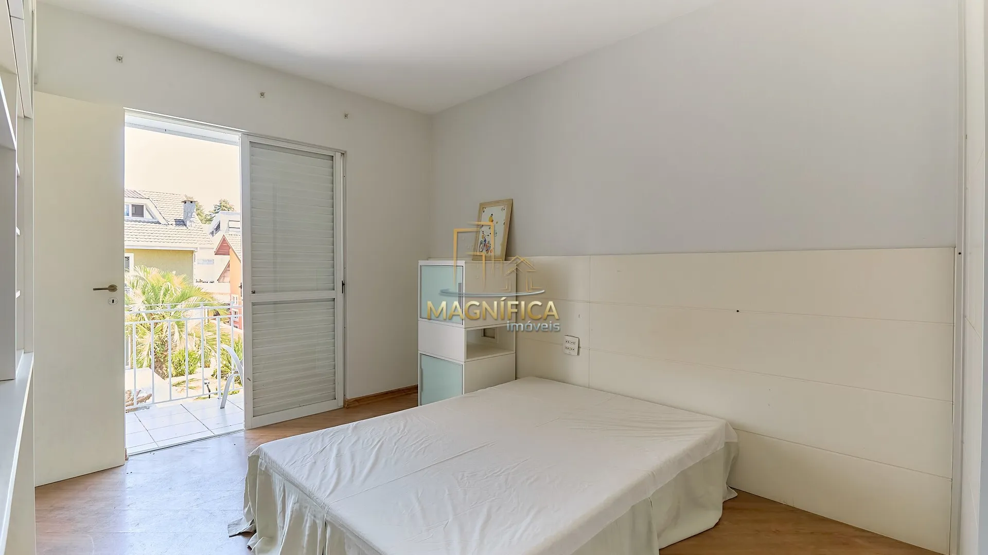 House with 4 bedrooms and 3 en-suite suites, 4 parking spaces — photo 26