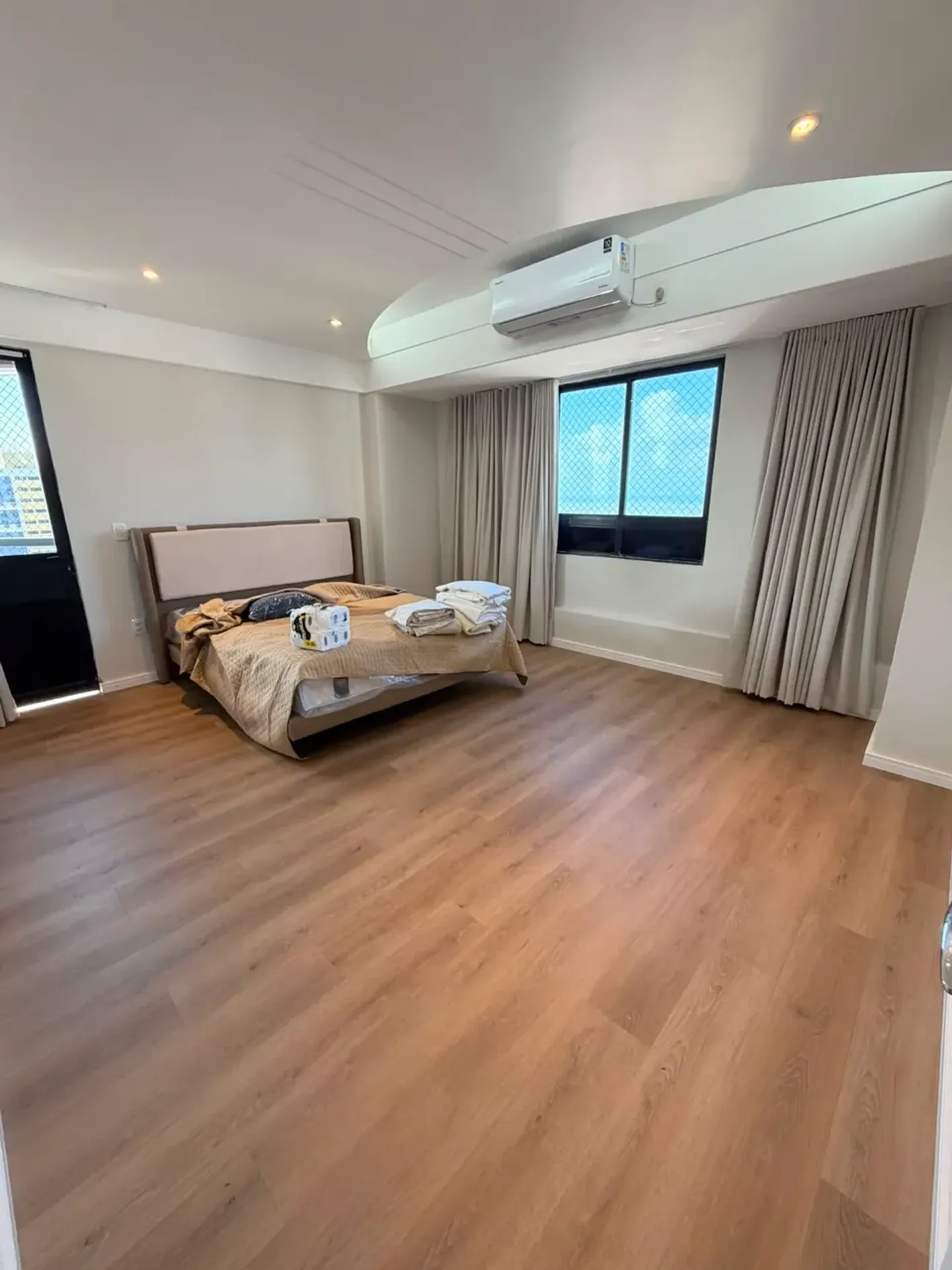 3-bedroom apartment with a water view — photo 7