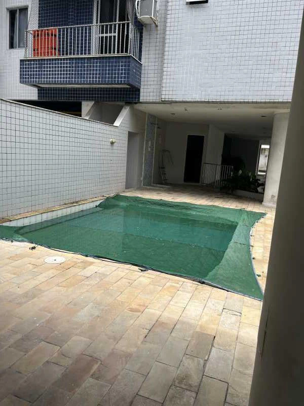 3-bedroom apartment in a building with a pool — photo 7
