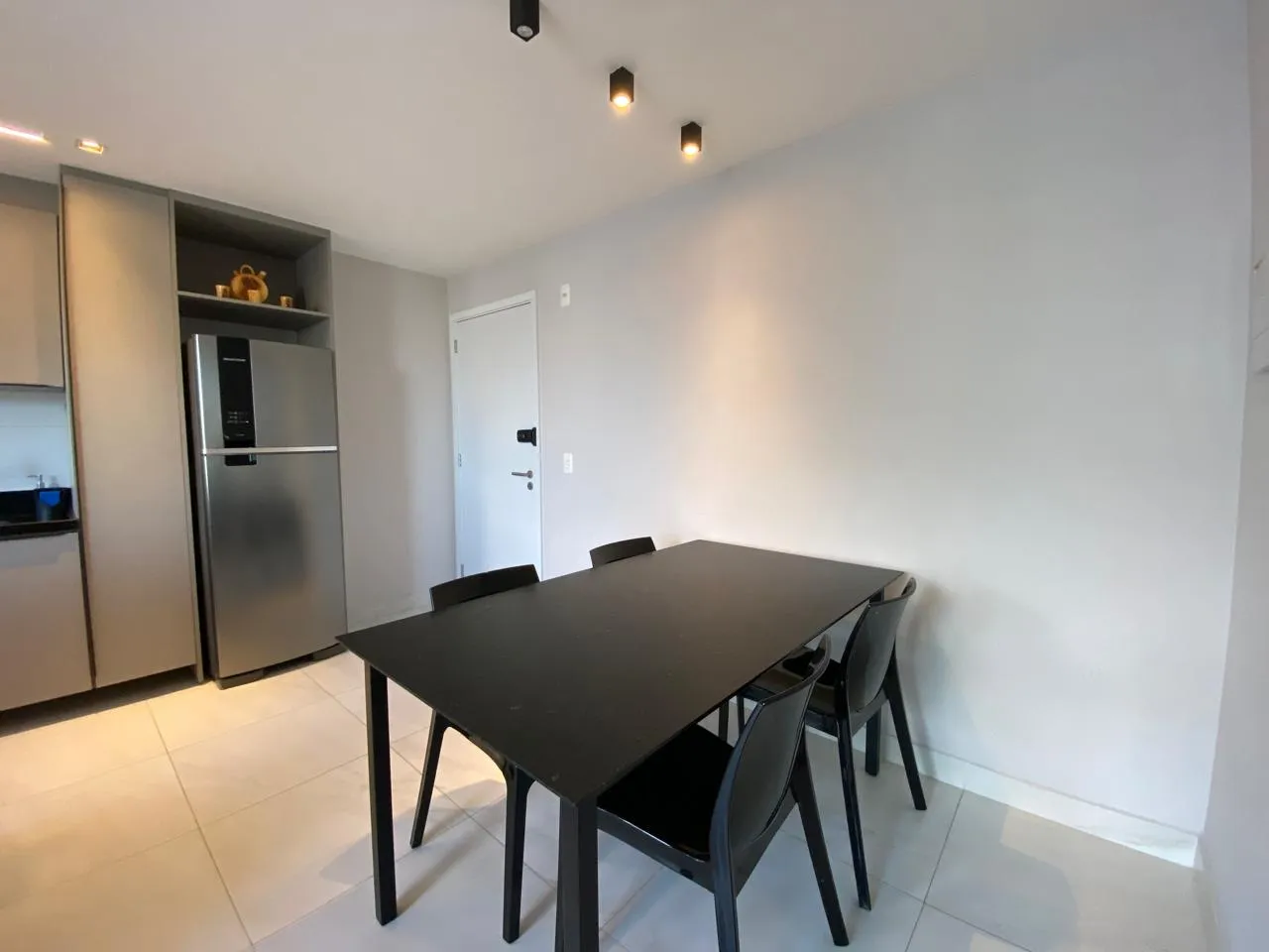 Furnished 2-bedroom apartment with 52 m² — photo 2