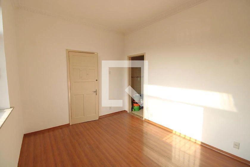 Apartamento com piso de madeira ou laminado, Pilares — photo 30