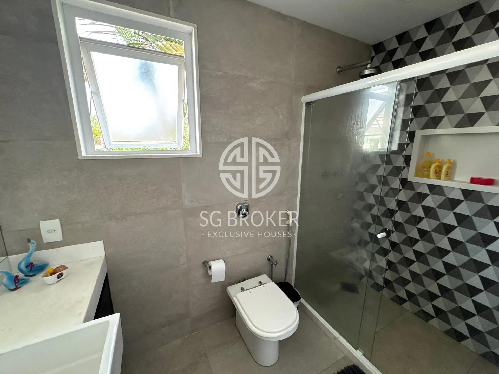 Casa para locação com 5 quartos e churrasqueira na varanda — photo 46