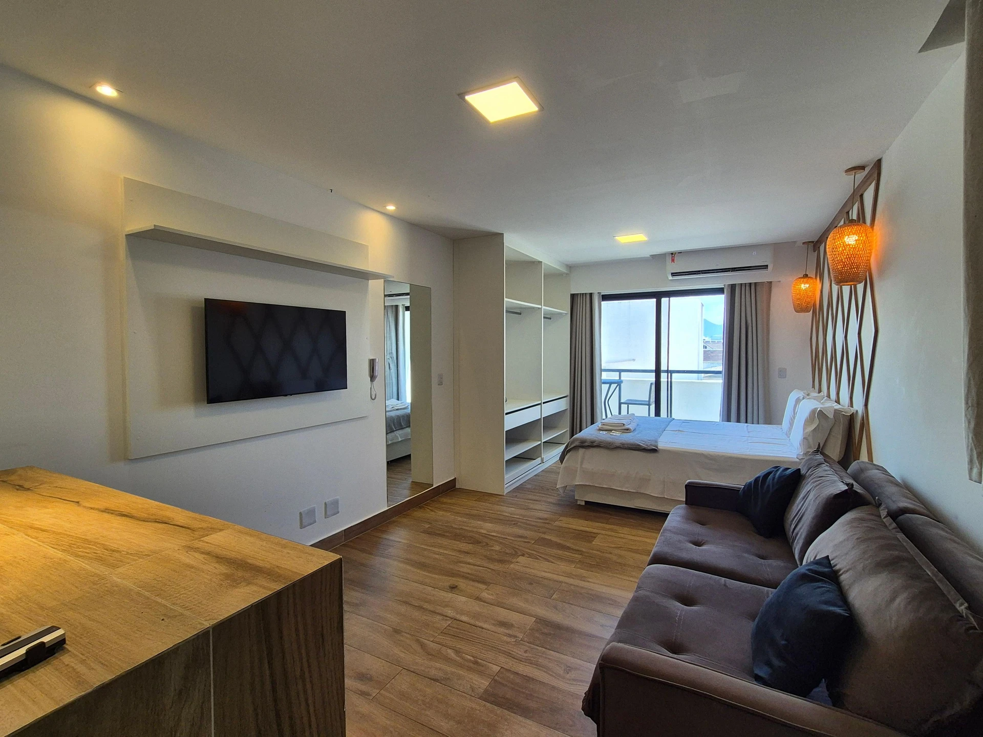 Studio mobiliado com 1 quarto e varanda com fechamento — photo 3