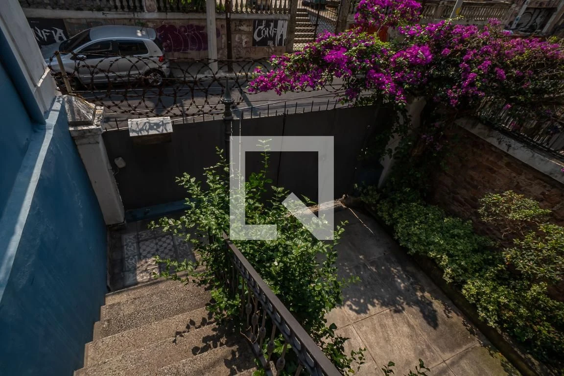 Furnished house, 300 m², with floor-to-ceiling windows — photo 11