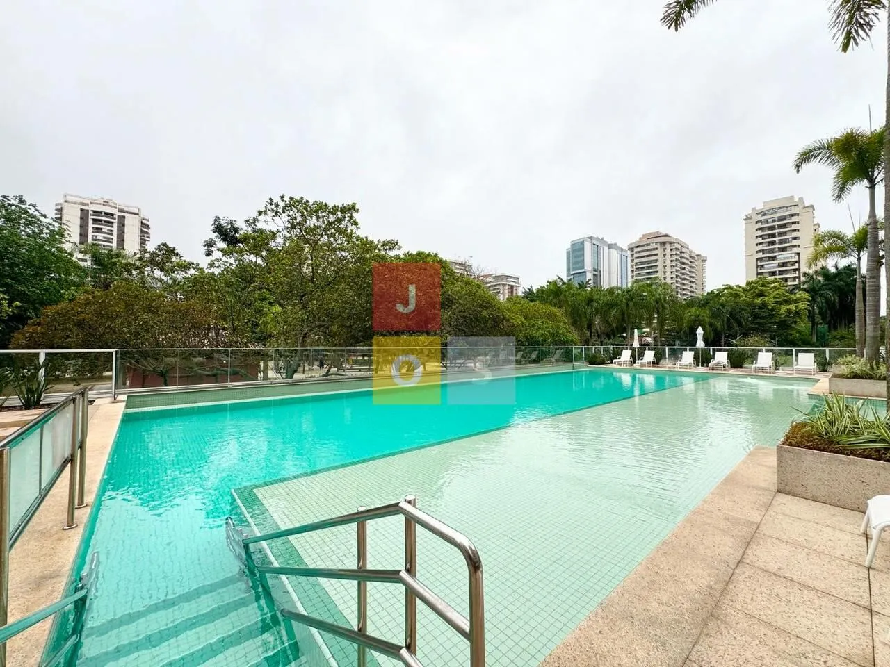 Apartamento mobiliado, 193 m², com janelas do piso ao teto — photo 58