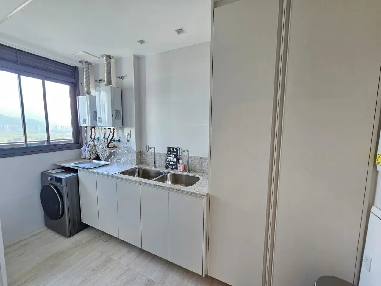 231 m² apartment with 3 bedrooms and 5 bathrooms — photo 34