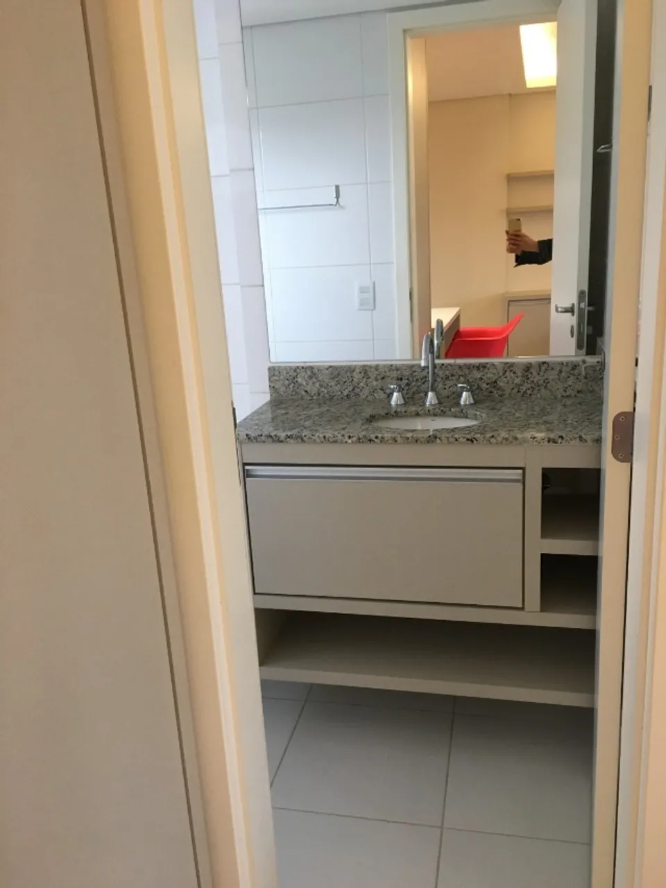 Furnished studio in a building with a gym