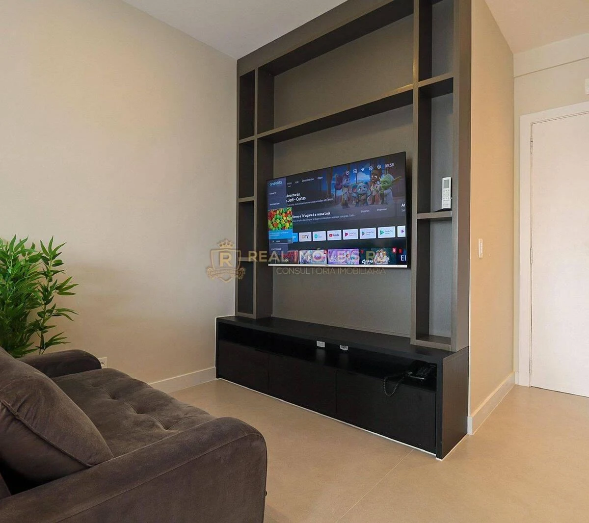Furnished 1-bedroom apartment with city views — photo 3