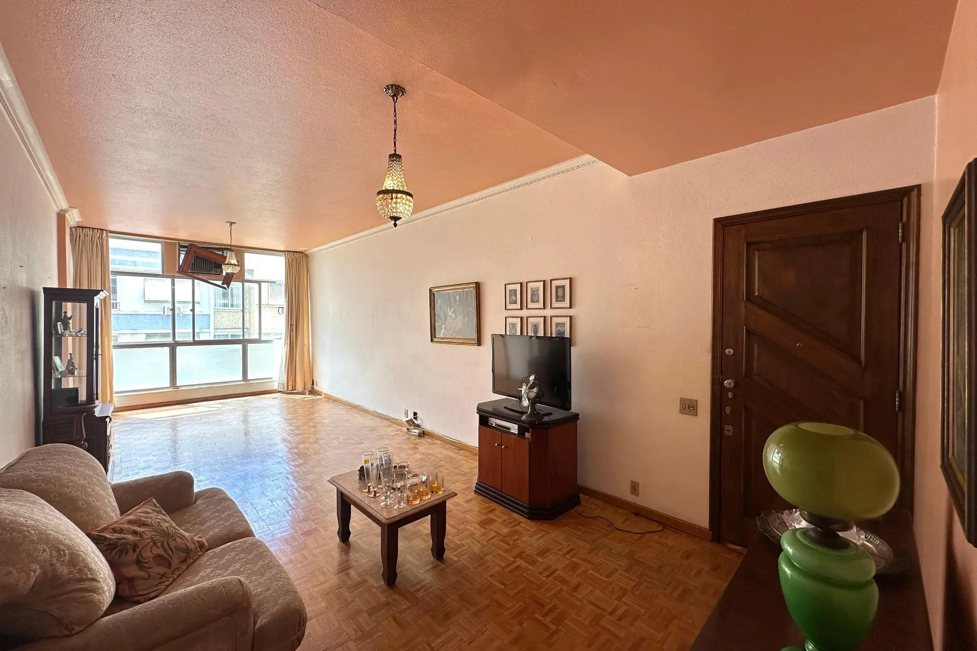 Furnished 3-bedroom apartment with separate kitchen