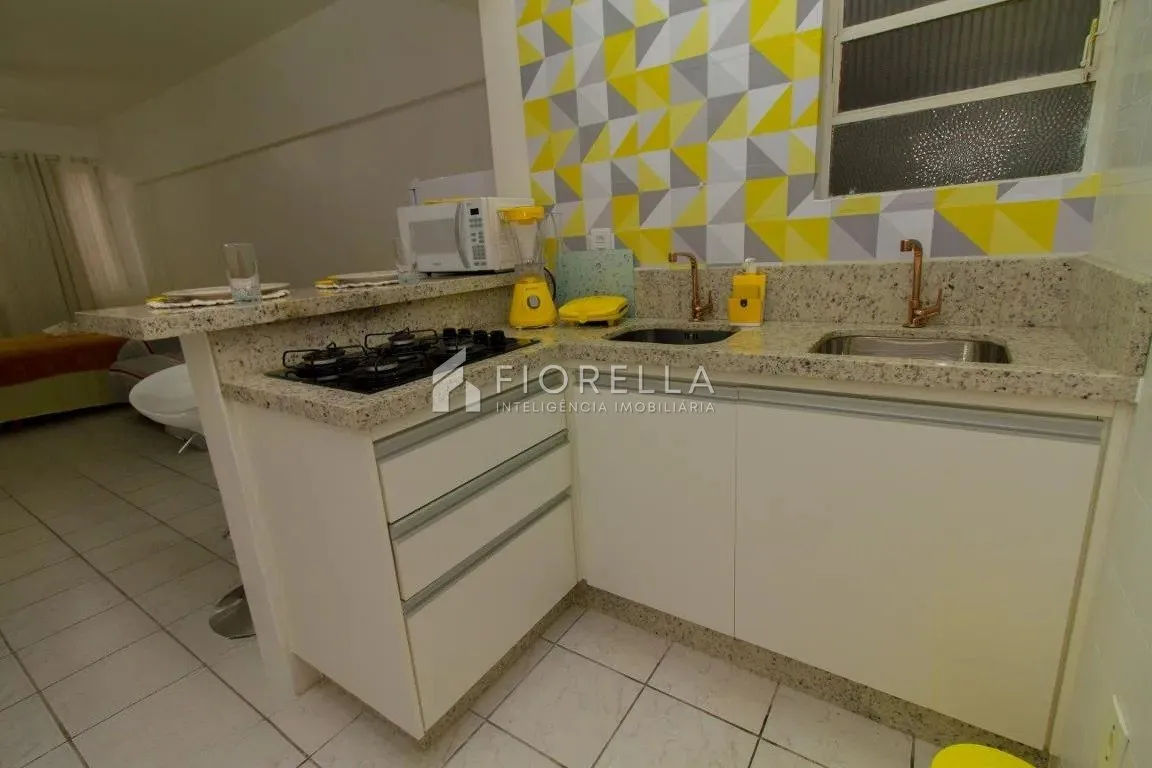 Furnished studio 35 m² with an open kitchen and gas stove — photo 3