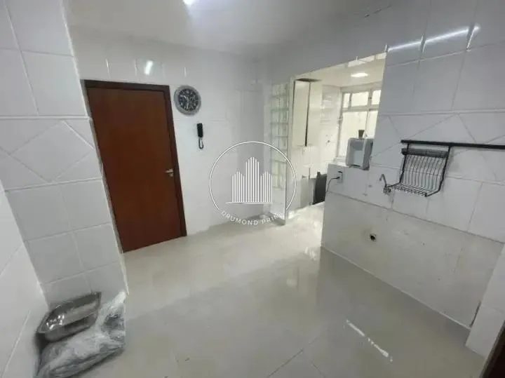 4-bedroom apartment in a building with a pool — photo 20