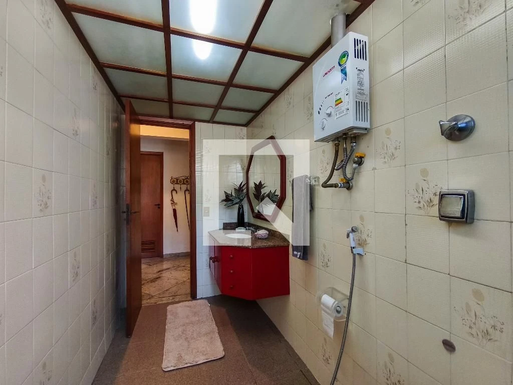 Furnished 4-bedroom apartment with balcony — photo 51