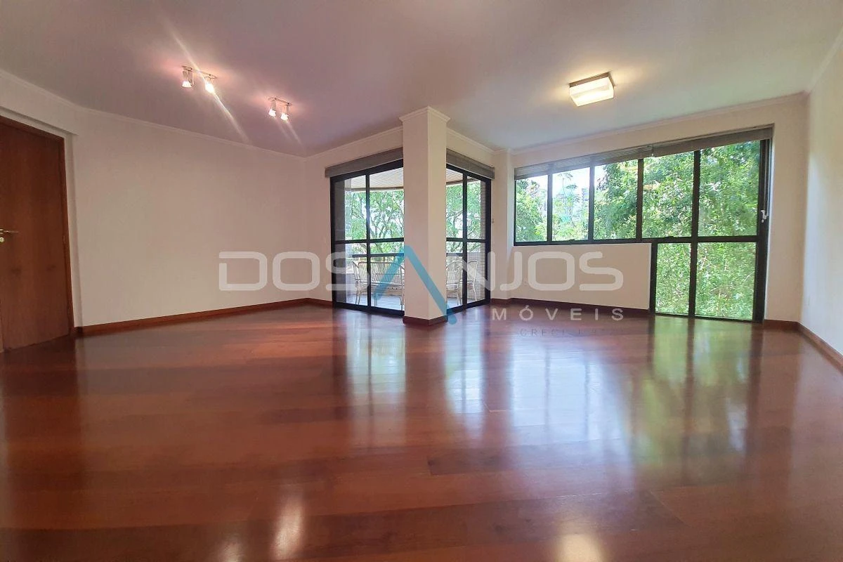 Furnished apartment with 4 bedrooms and 270 m²