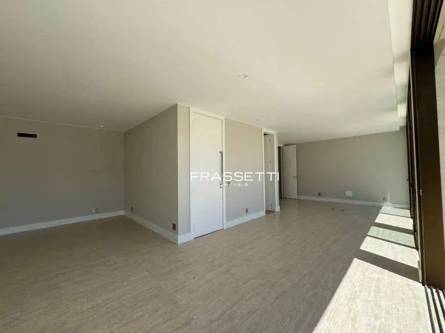 4 quartos e janelas do piso ao teto: apartamento de 460 m² — photo 24