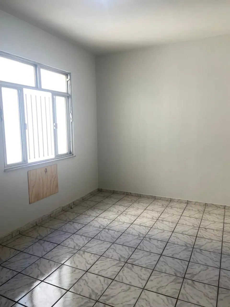 Unfurnished 2-bedroom apartment with glass shower — photo 5