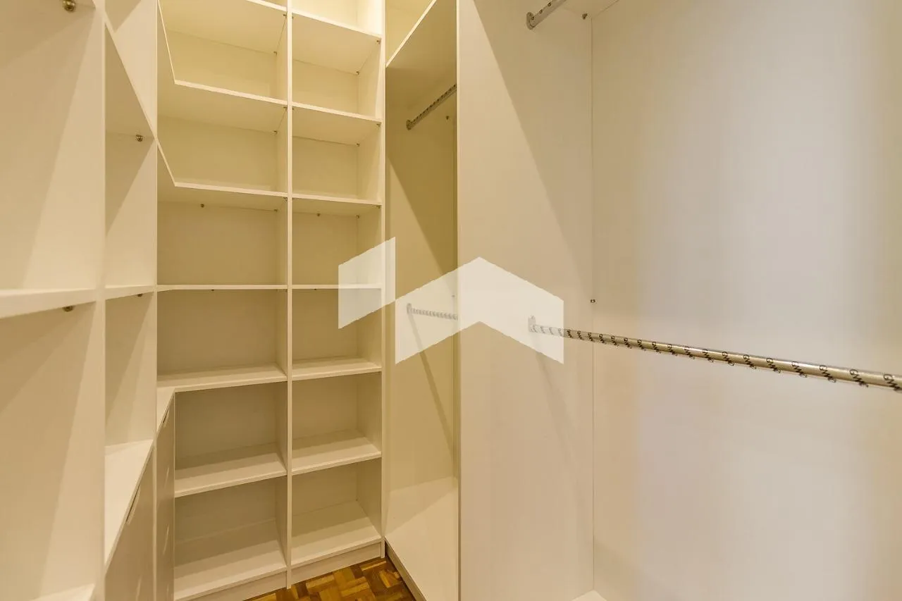 Furnished 3-bedroom apartment with closed kitchen — photo 18