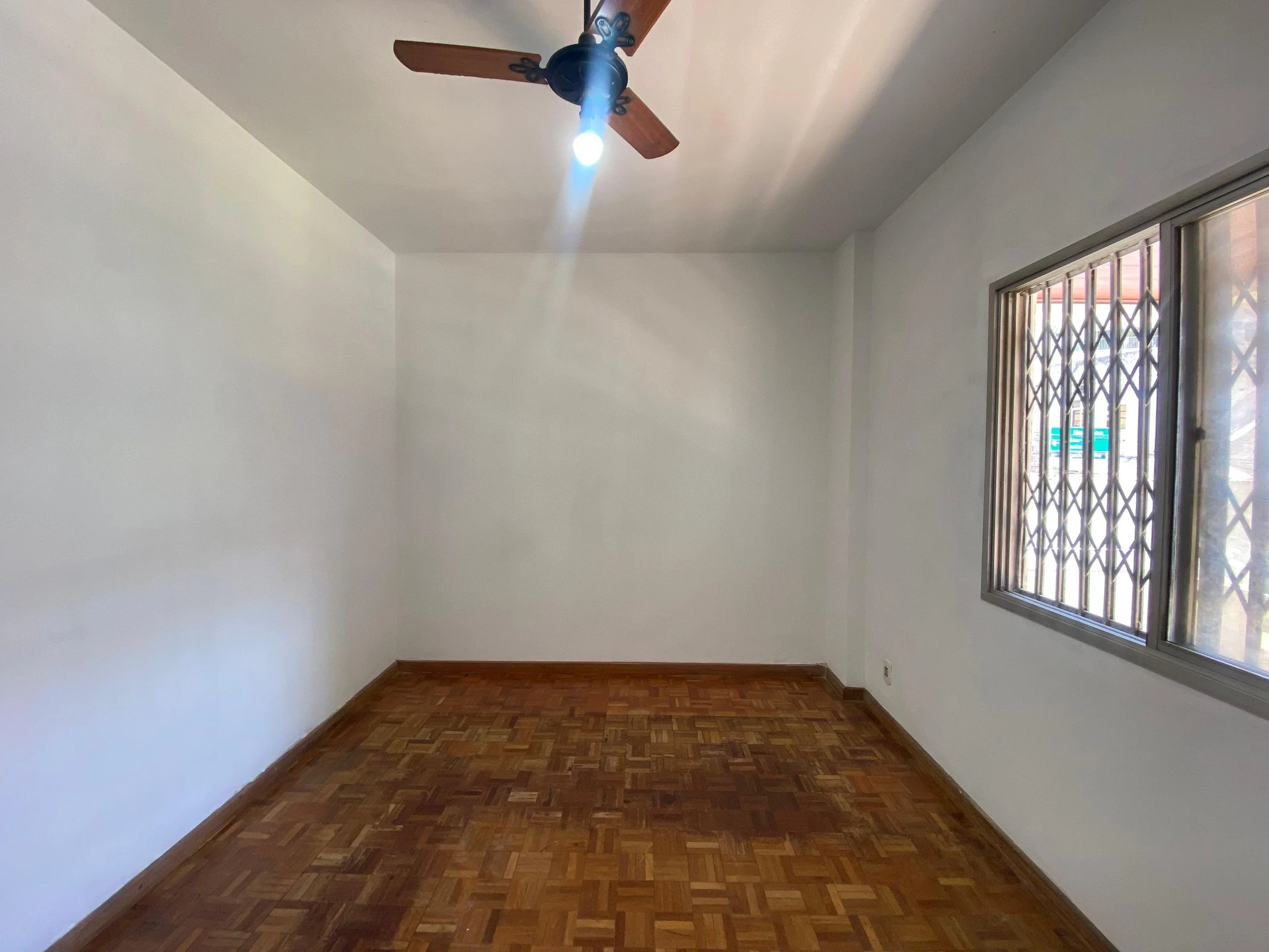 Apartment, 92 m², with wood or laminate floors — photo 11