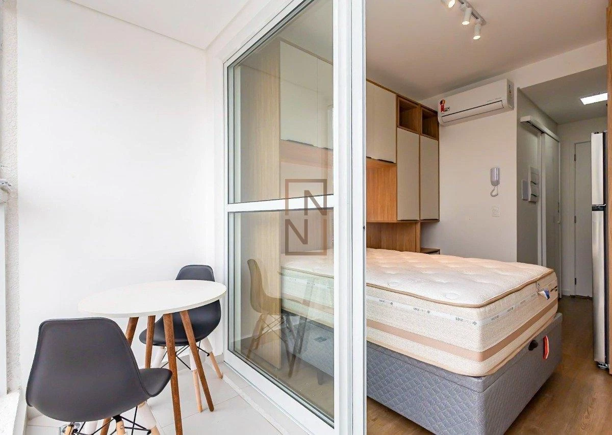 One-bedroom apartment in a building with a coworking space — photo 15
