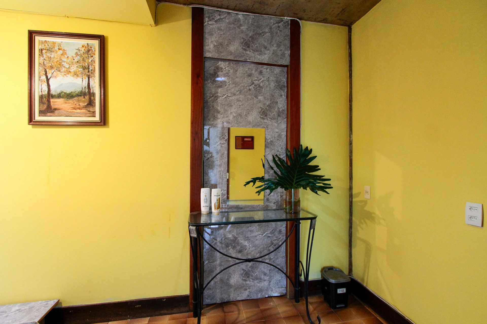 Apartamento de 109 m² com banheira e janelas do piso ao teto — photo 23