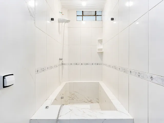 3-bedroom apartment with a closed kitchen and gas stove — photo 7