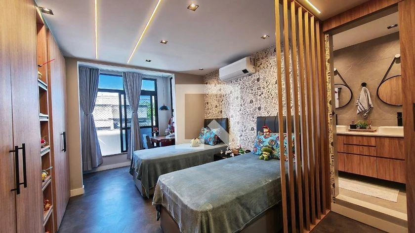 Furnished apartment, 296 m², with a glass-enclosed balcony