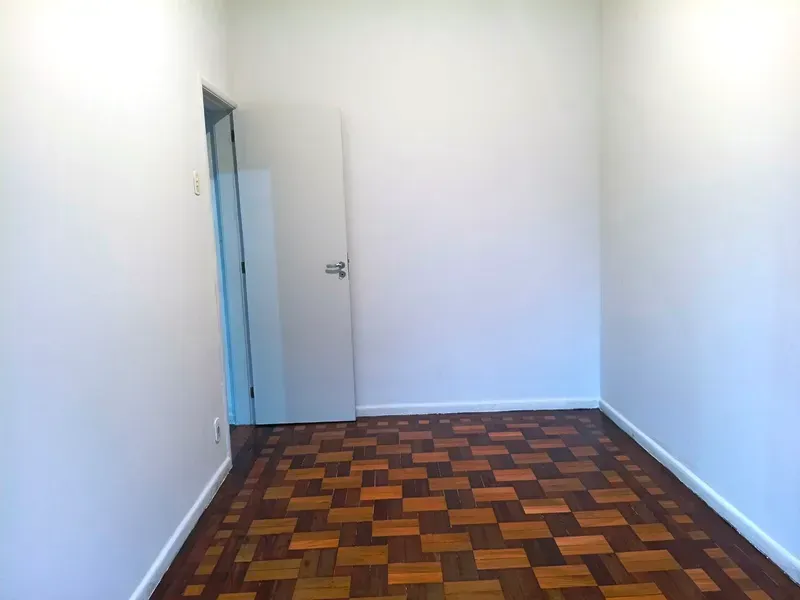 72 m² rental apartment with 2 bedrooms and glass balcony — photo 9