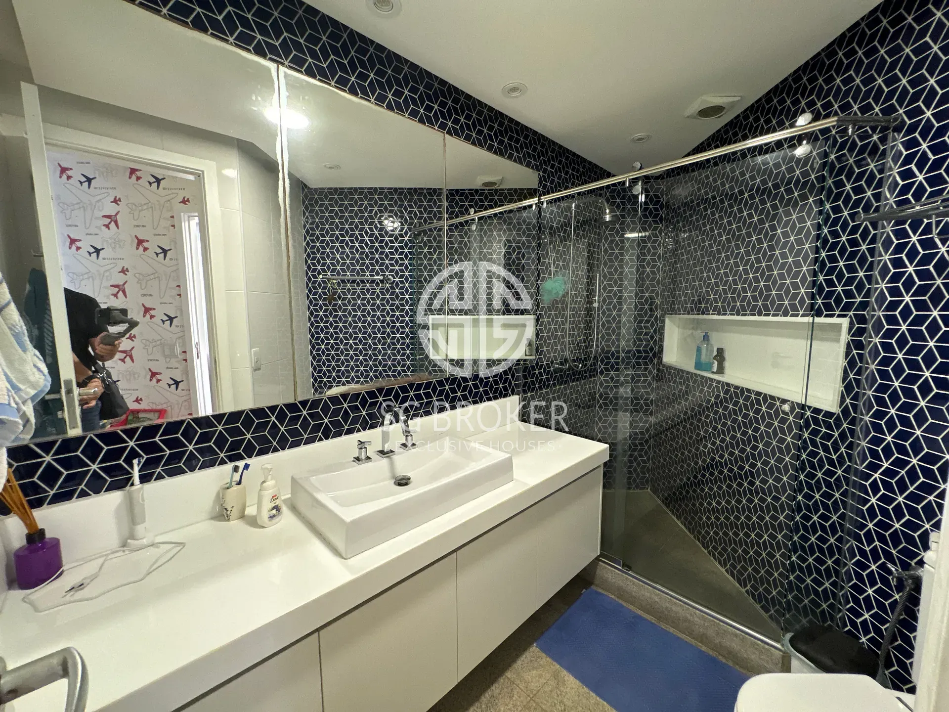 Furnished apartment with open-plan kitchen and 4 bedrooms — photo 33