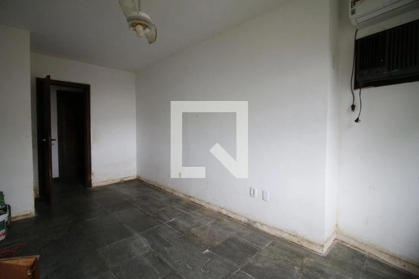 Casa de 500 m² com banheira e janelas do piso ao teto — photo 15