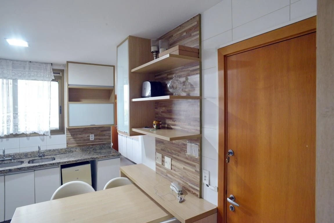 Jacuzzi in a 4-bedroom apartment, 233 m² — photo 56
