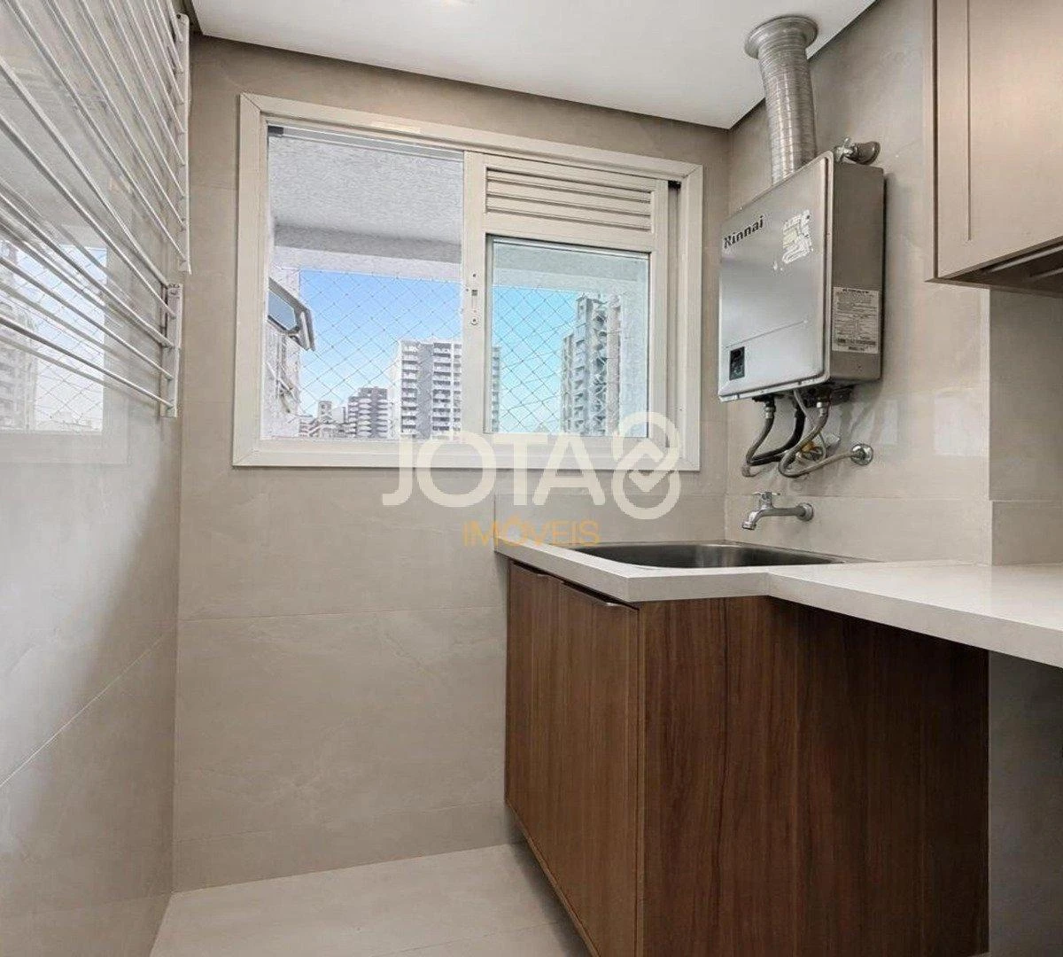 2-bedroom apartment in a building with a gym — photo 25