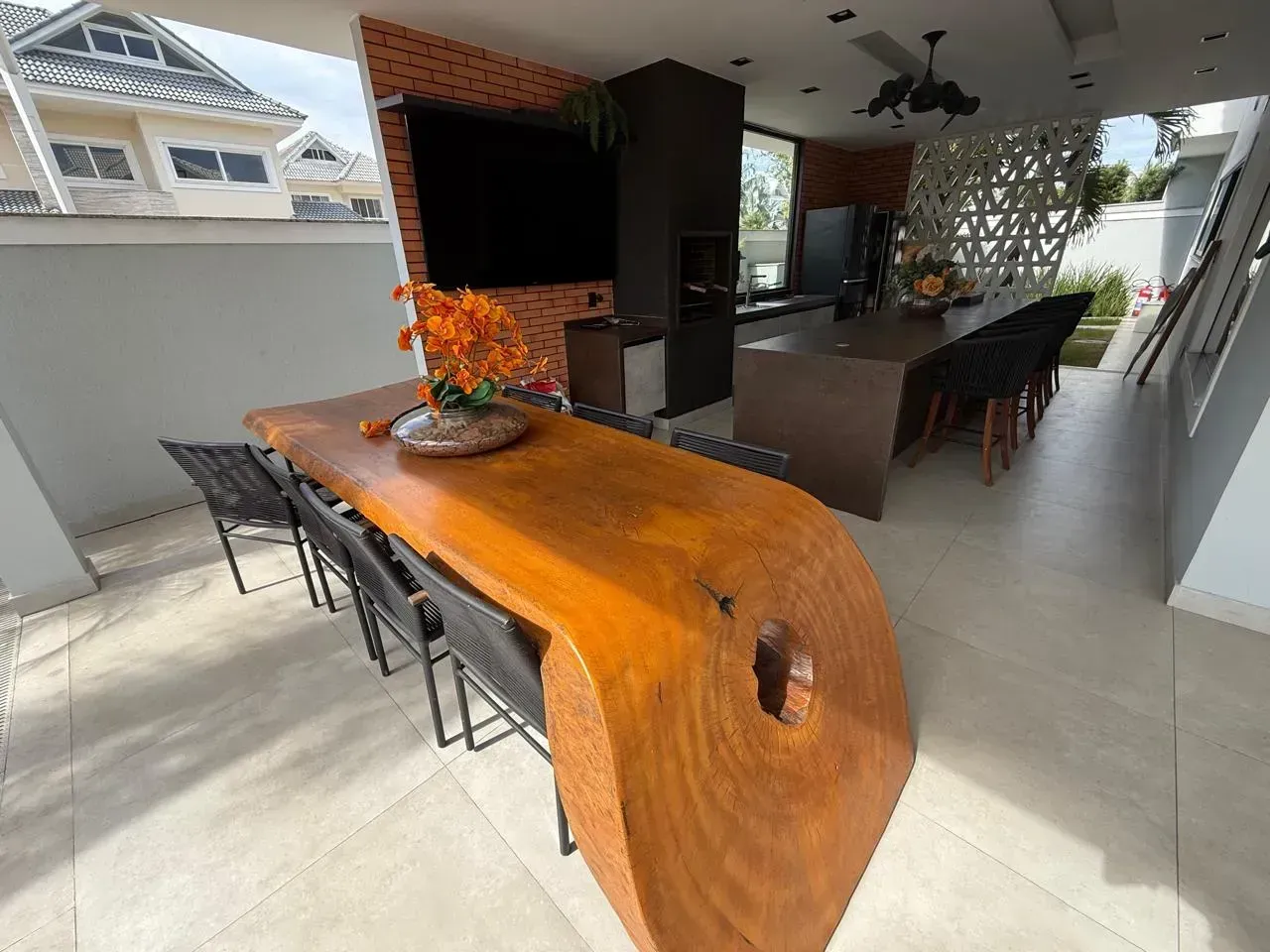 Furnished house with open-plan kitchen, 380 m² — photo 4