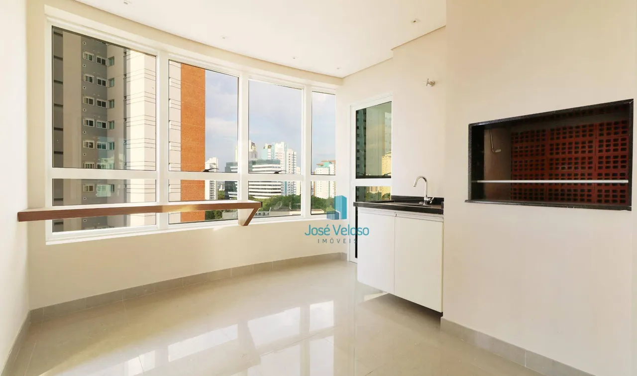 Modern 4-bedroom apartment with open-plan kitchen — photo 3