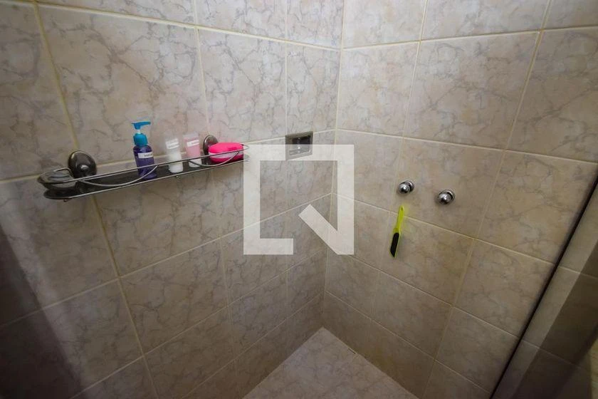 Rental house with 6 bedrooms and 260 m² total area — photo 5