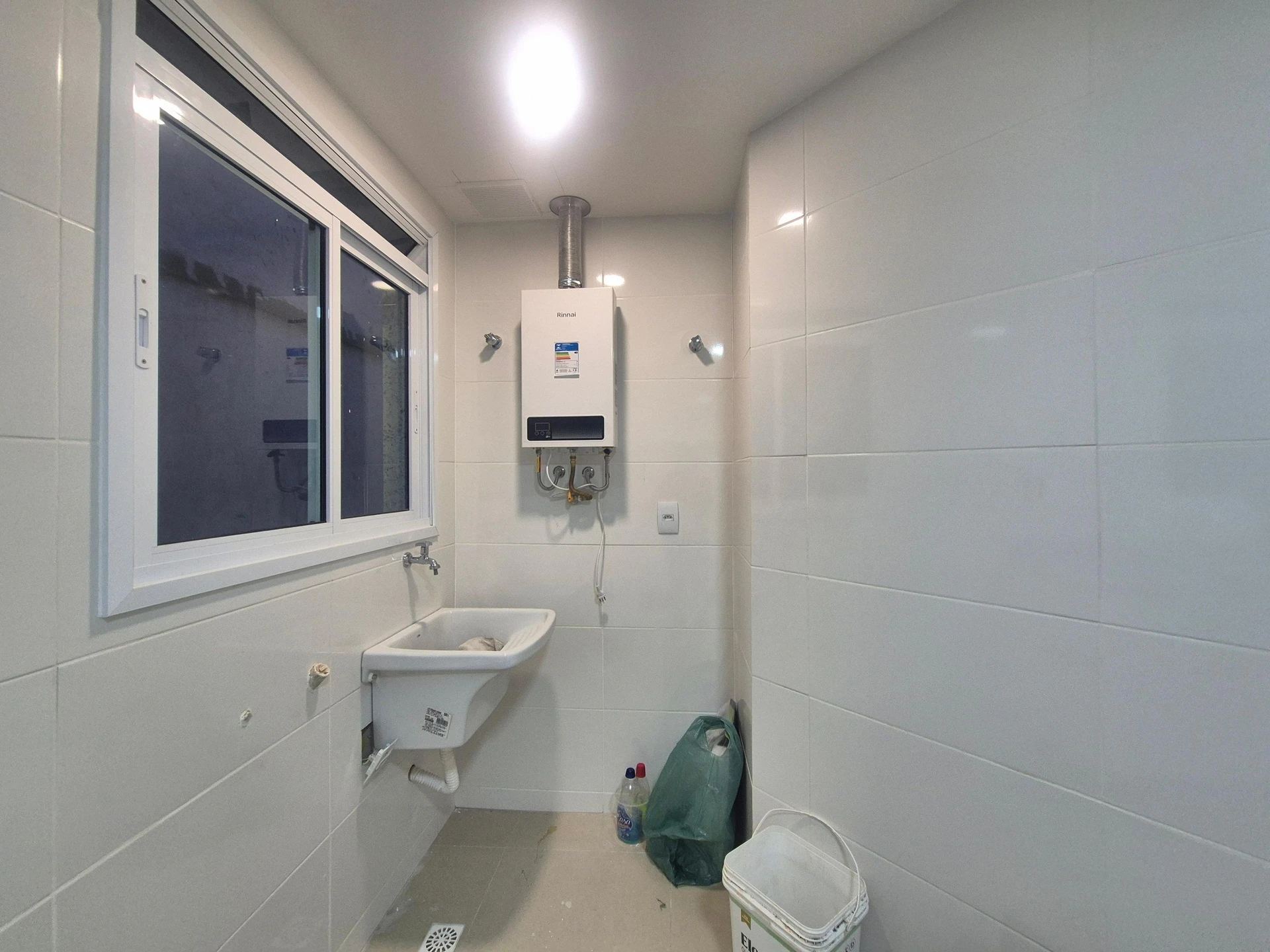 3-bedroom apartment with a grill on the balcony — photo 33