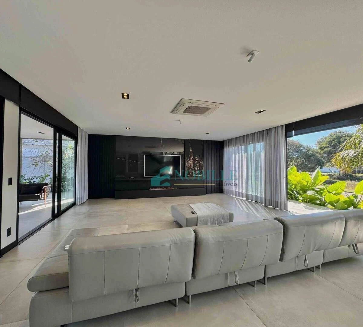 Espacio de home office y 5 dormitorios: casa de 513 m²