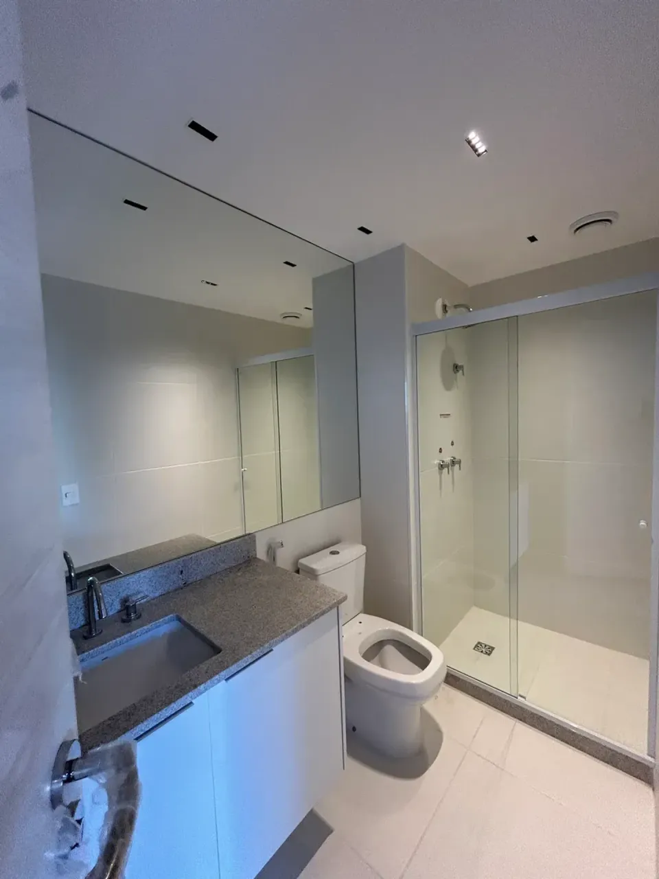 3-bedroom apartment with balcony and open-plan kitchen — photo 17