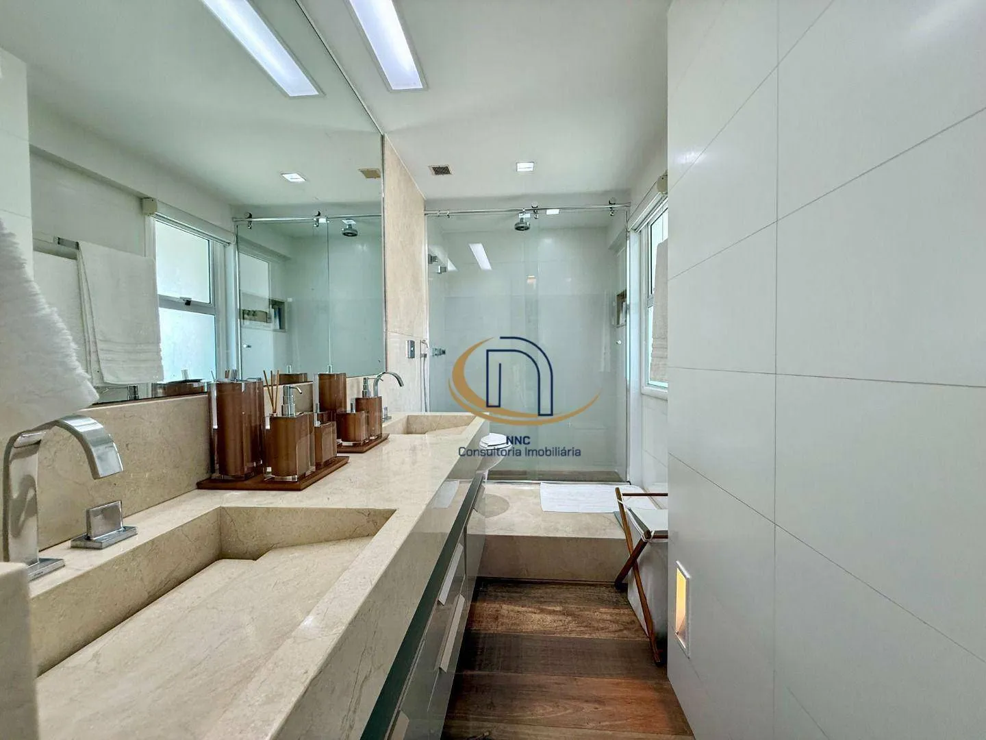 Front-facing penthouse with 215 m² and 4 bedrooms — photo 26