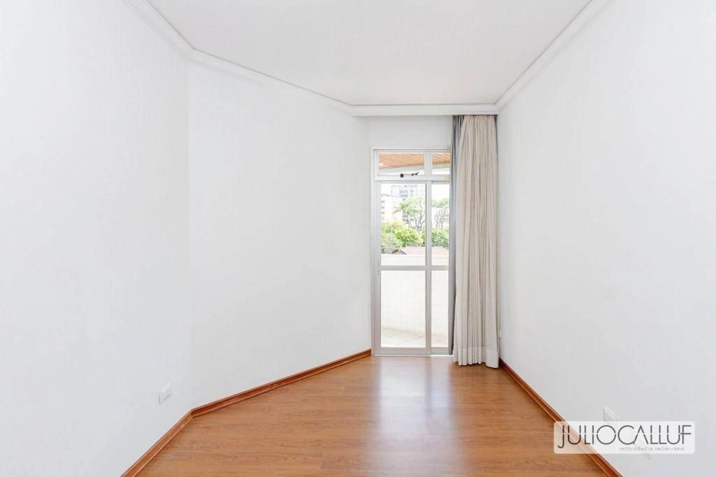 Застеклённый балкон и 3 спальни: квартира 151 м² — photo 2