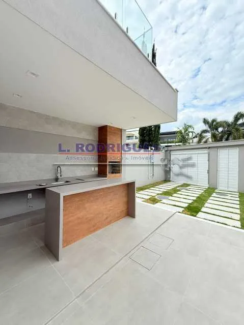 House with 5 bedrooms, 315 m², 3 parking spaces — photo 23