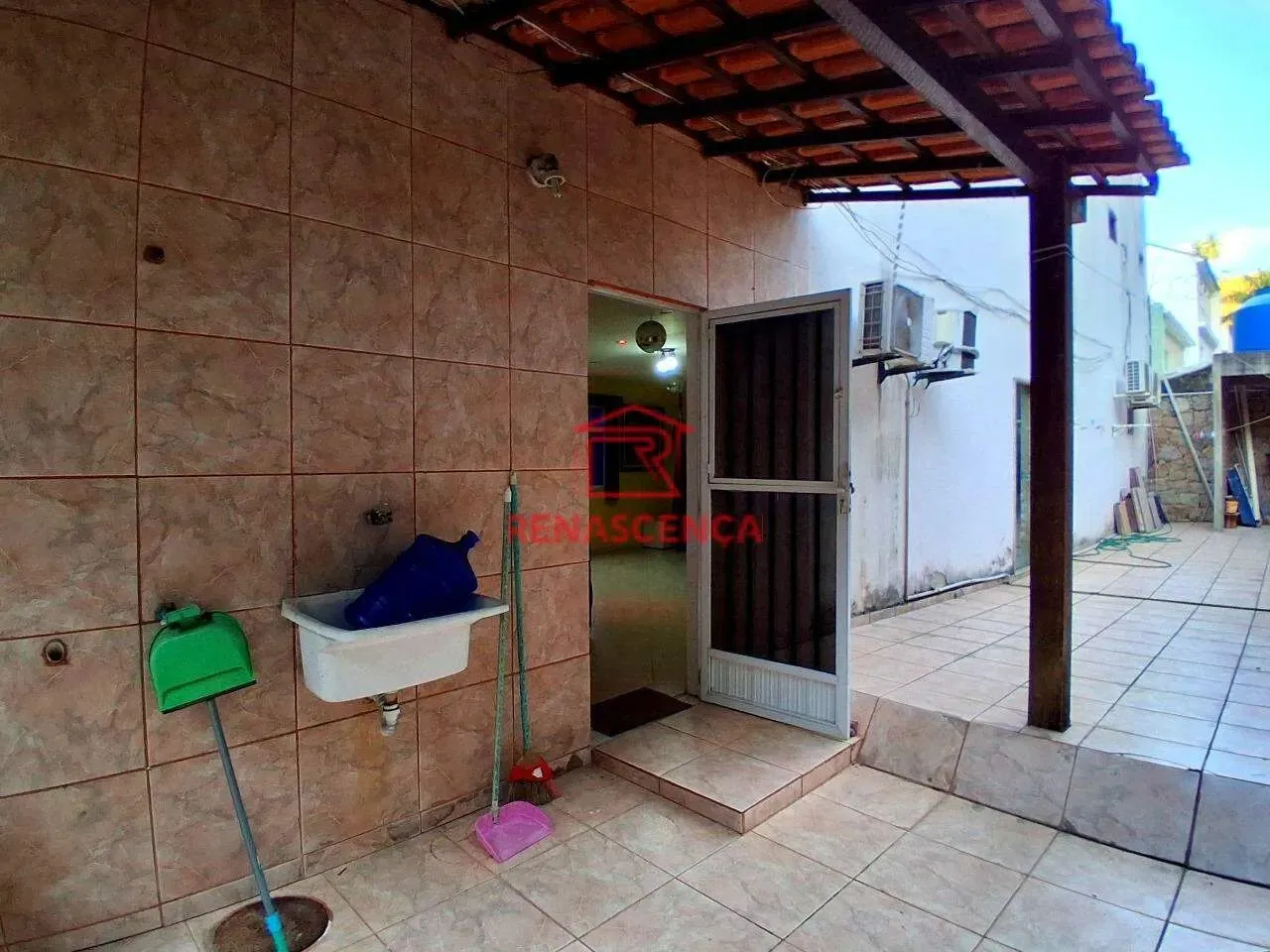 Casa mobiliada com área de piscina ao ar livre — photo 19