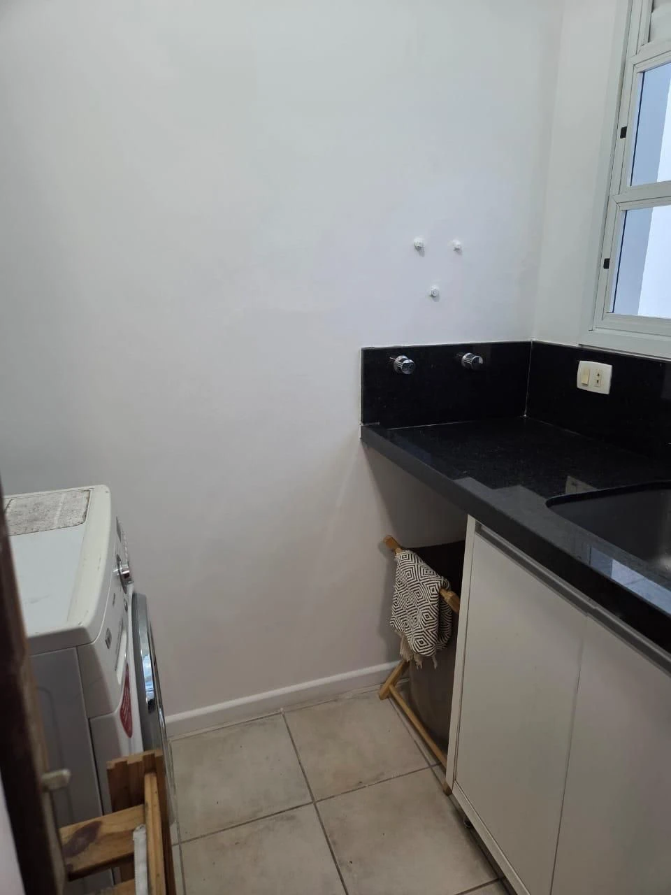 One-bedroom apartment with a washing machine — photo 12