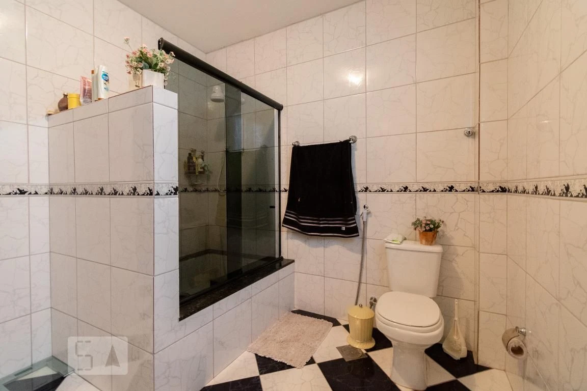 Furnished 4-bedroom house with private garden — photo 41