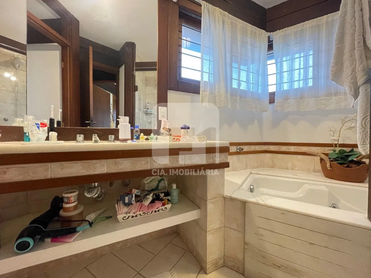 Furnished 350 m² house with 6 bedrooms and 3 suites — photo 27