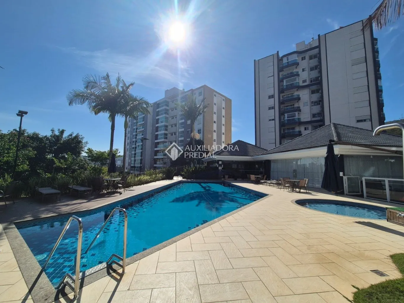 Furnished apartment with 3 bedrooms and 137 m² — photo 6