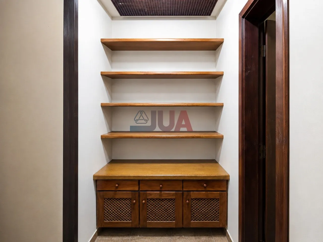 1-bedroom apartment with separate kitchen and 1 parking spot — photo 13